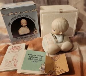 Precious Moments 1986 Members Only Figurine